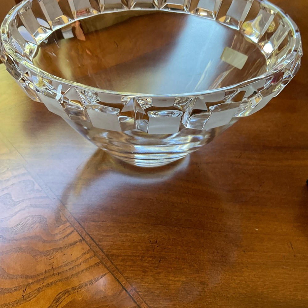 NACHTMANN CRYSTAL BOWL WITH FACETED SQUARE TRIM 8.5” ACROSS - Picture 7 of 15